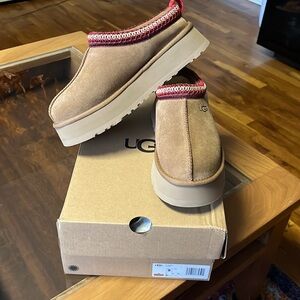 Ugg Womens Tazz Slipper size 8